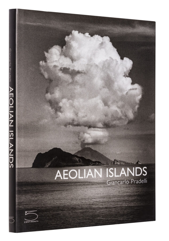 5 Continents Editions_9788874392421_Aeolian Islands_cover